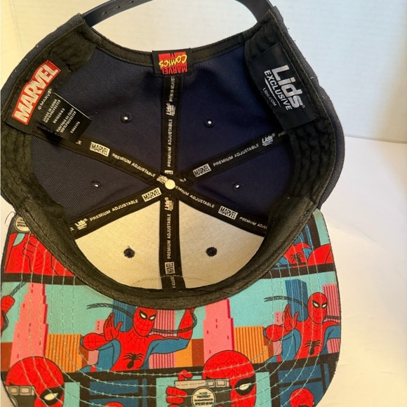 Marvel Black and White Adjustable Cap - Picture 4 of 6